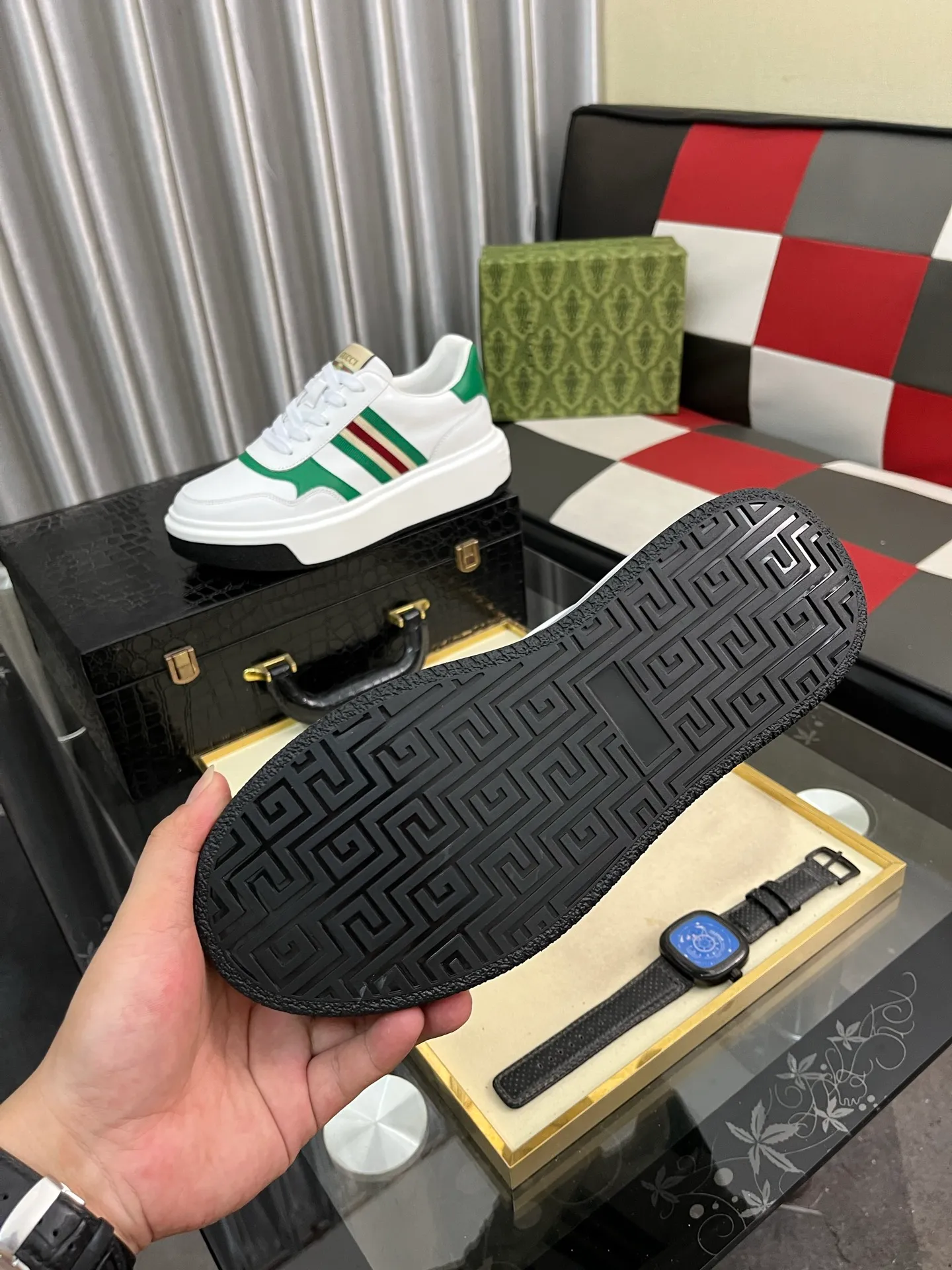 Men's Men's Shoes 💰458⌚️⌚️ [Gucci·Gucci] Original quality. ~ Unique modern style sneakers. 🏃A must-have casual shoe for trendy men😍😍 Original brand imported from Italy, imported original leather, sheep lining (refuses to discolor and grind feet) Sole: Original sole provided by the original factory, French lazy style design ⚠️Fit to the feet, original quality, super comfortable original sole. Just like shooting the real thing 🎬The real thing is better Code number: 38-443️⃣Colors available